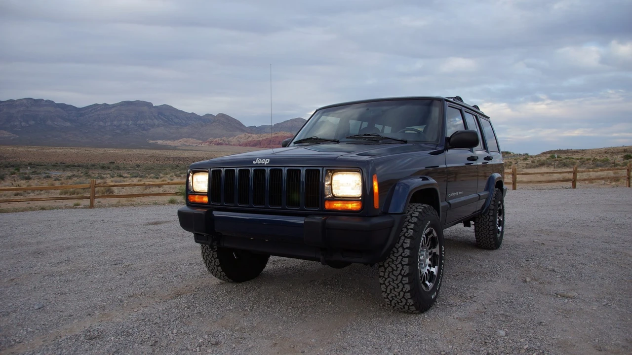 2001 Jeep XJ Cherokee - Image 5 of 31