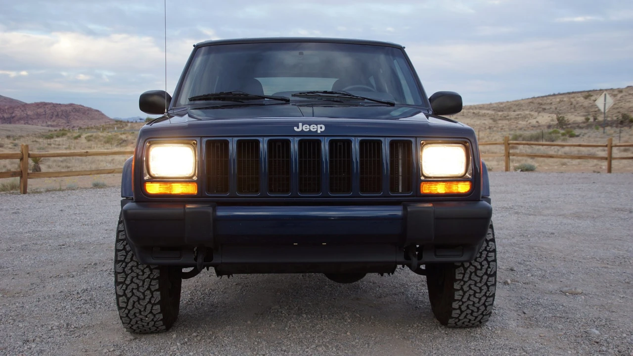 2001 Jeep XJ Cherokee - Image 6 of 31