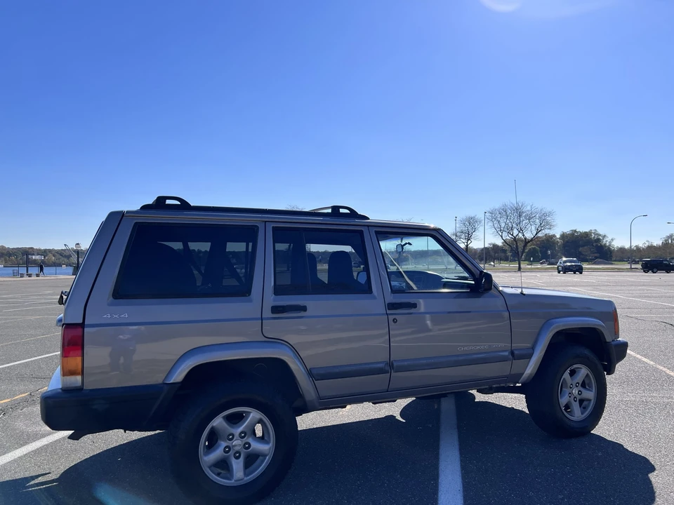 2001 Jeep XJ Cherokee - Image 19 of 31