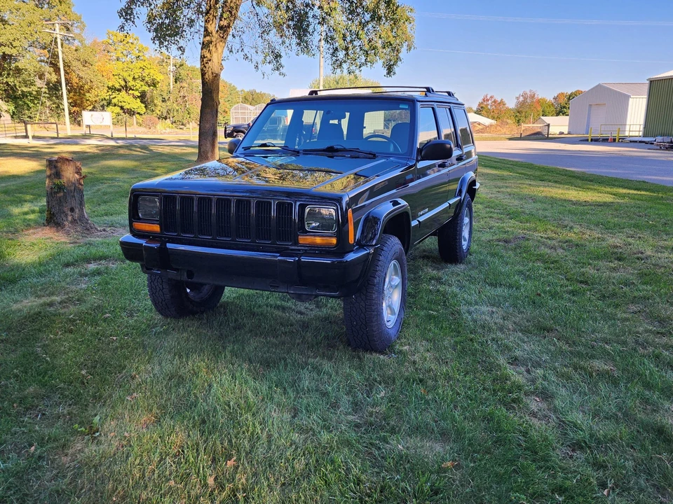 2001 Jeep XJ Cherokee - Image 2 of 31