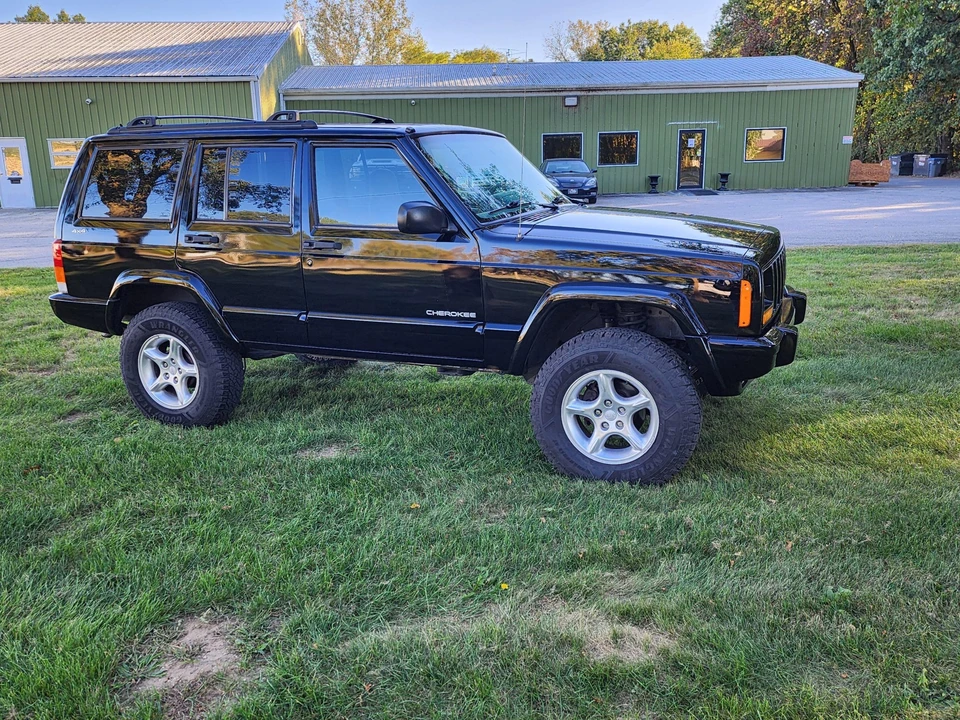 2001 Jeep XJ Cherokee - Image 10 of 31