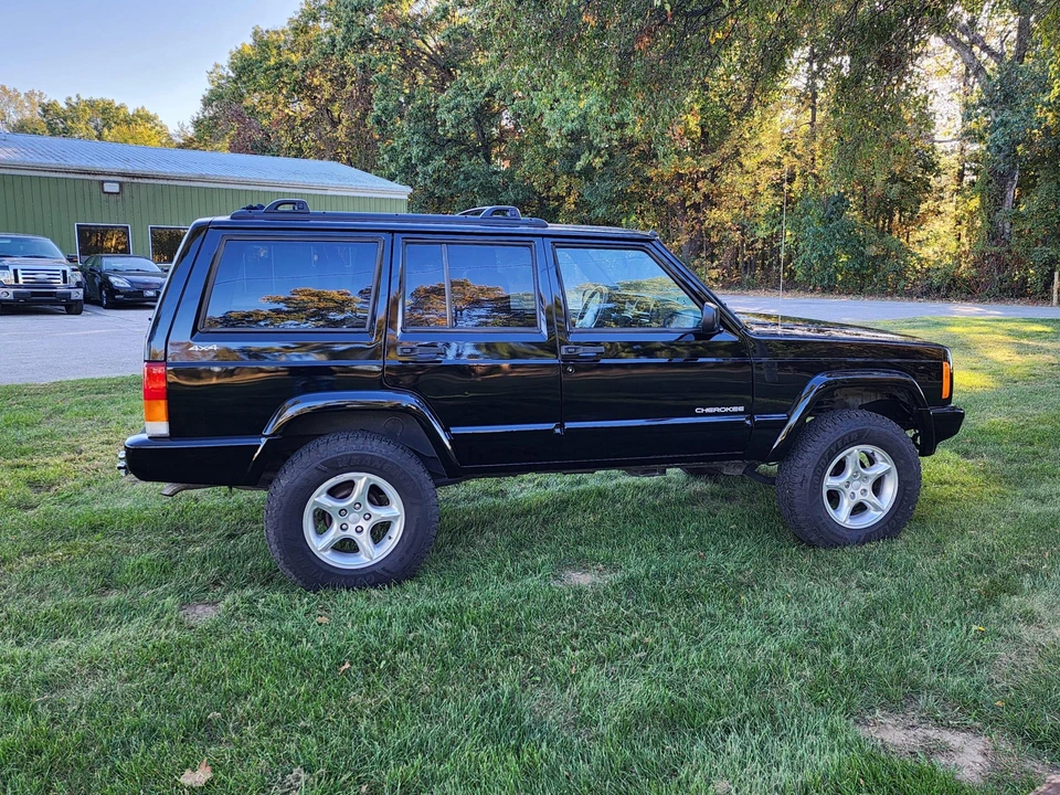 2001 Jeep XJ Cherokee - Image 9 of 31