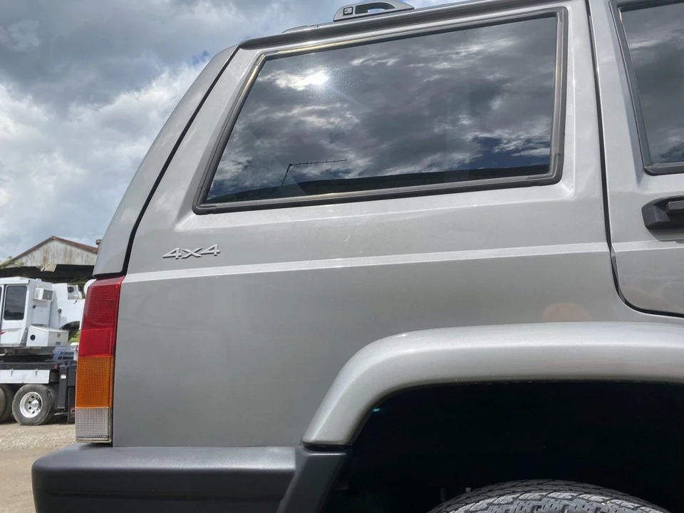 2001 Jeep XJ Cherokee - Image 25 of 31