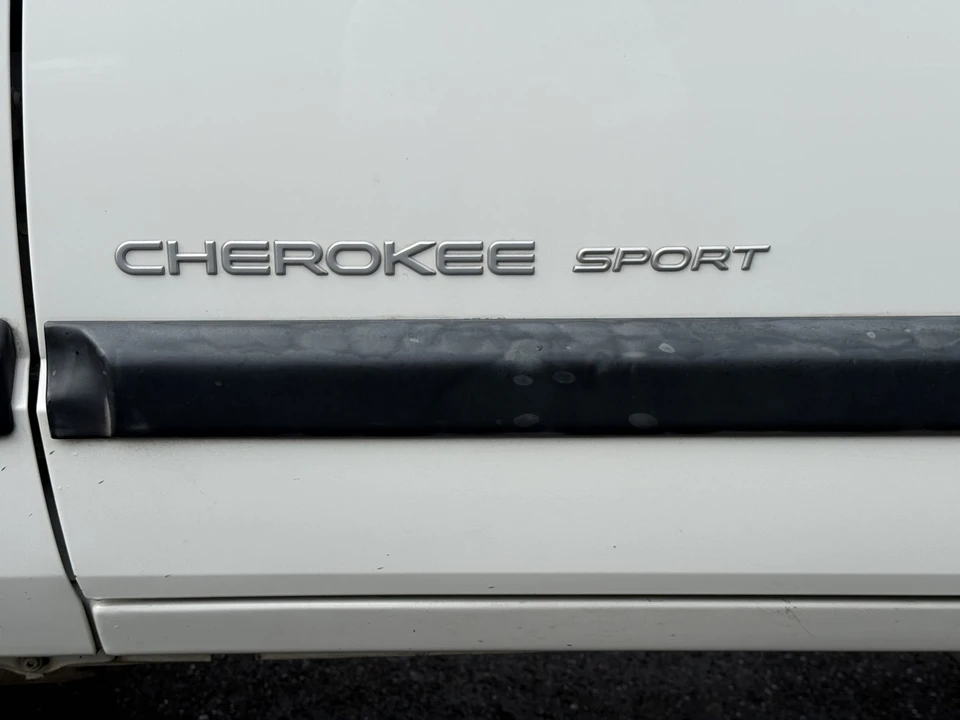 2001 Jeep XJ Cherokee - Image 18 of 31