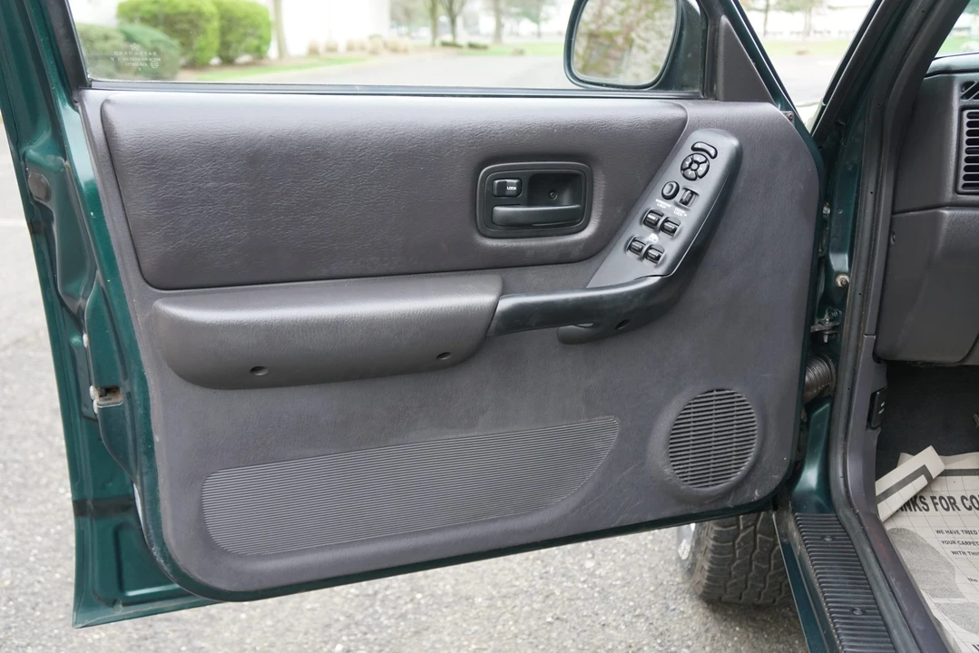 2001 Jeep XJ Cherokee - Image 22 of 31