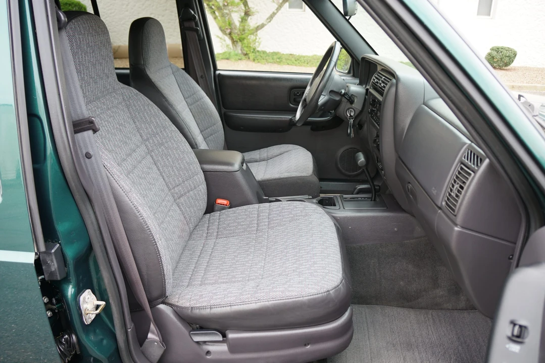 2001 Jeep XJ Cherokee - Image 26 of 31
