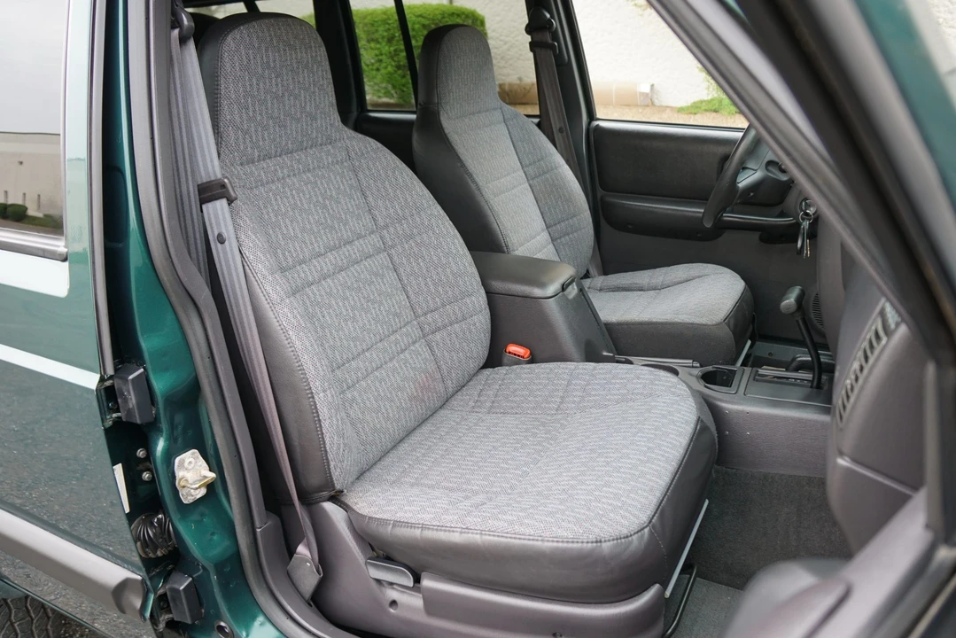 2001 Jeep XJ Cherokee - Image 25 of 31