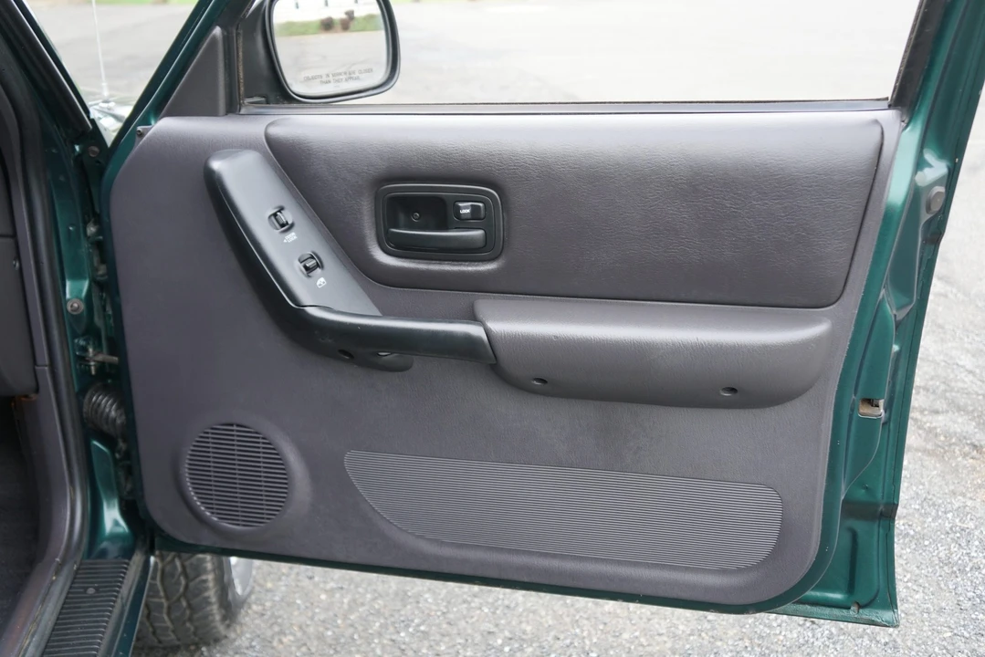 2001 Jeep XJ Cherokee - Image 23 of 31