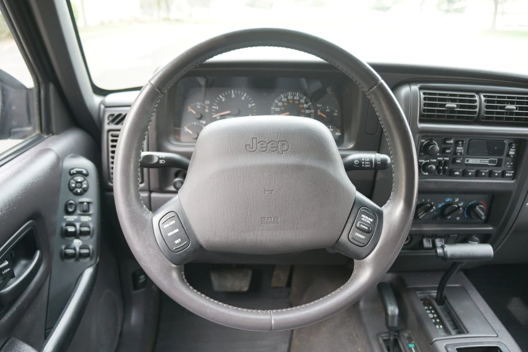 2001 Jeep XJ Cherokee - Image 30 of 31