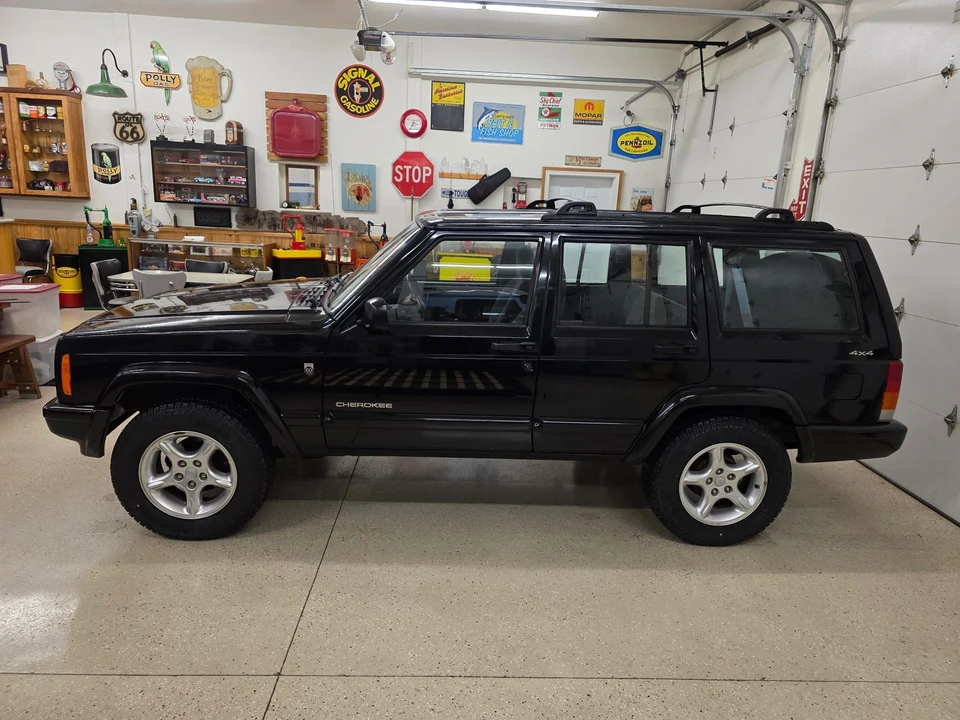 2001 Jeep XJ Cherokee - Image 6 of 31