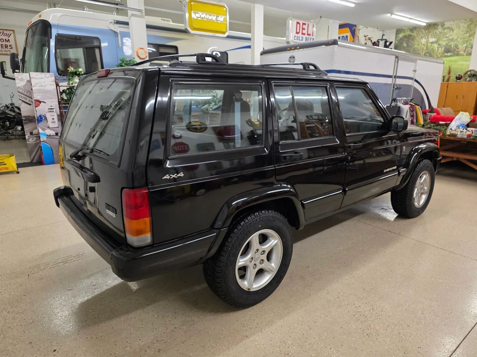 2001 Jeep XJ Cherokee - Image 11 of 31