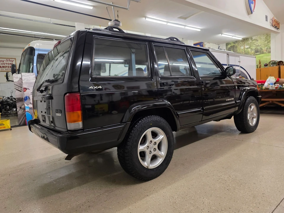 2001 Jeep XJ Cherokee - Image 12 of 31