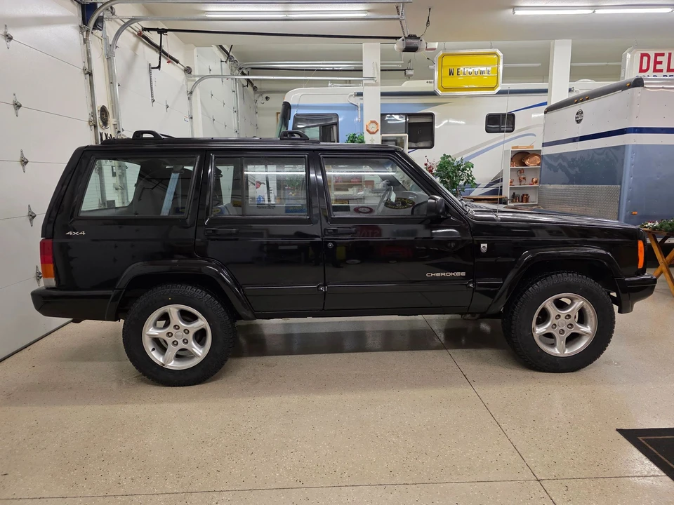 2001 Jeep XJ Cherokee - Image 15 of 31