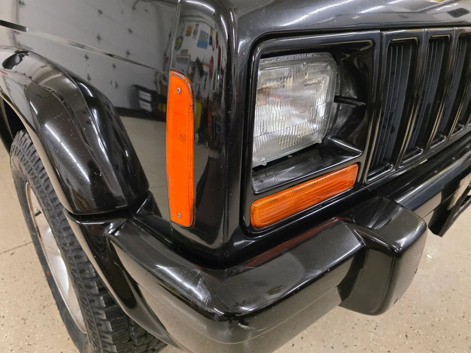 2001 Jeep XJ Cherokee - Image 23 of 31