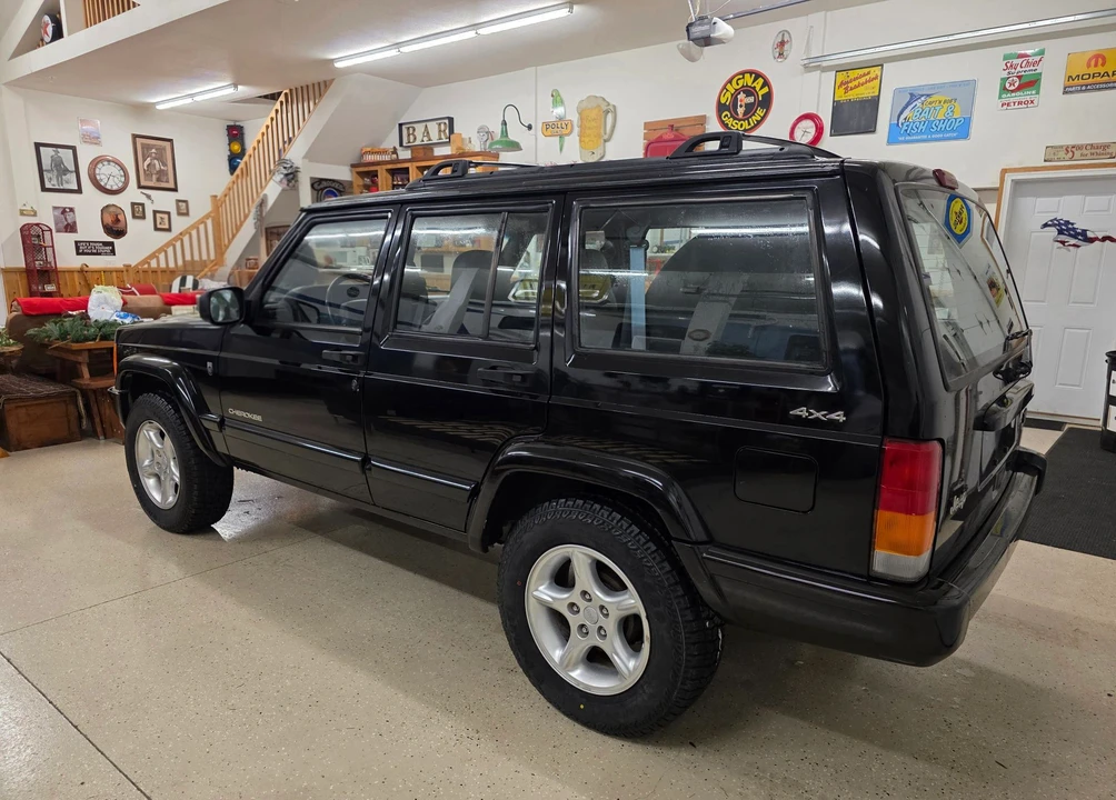 2001 Jeep XJ Cherokee - Image 9 of 31