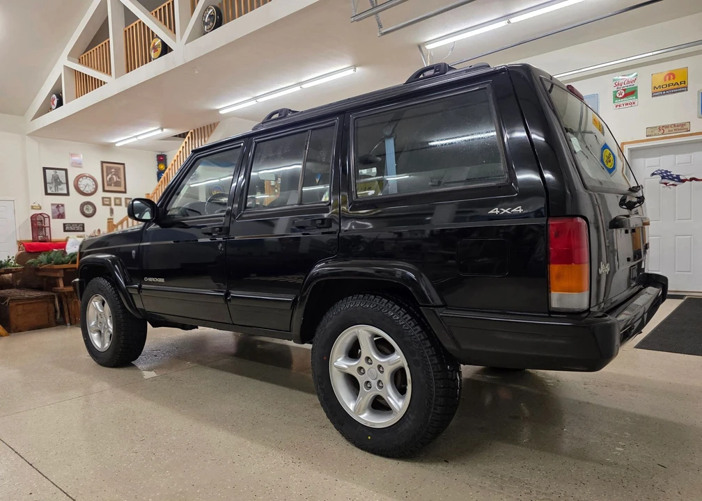 2001 Jeep XJ Cherokee - Image 10 of 31