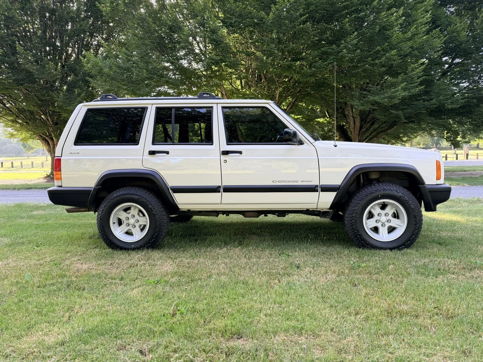 2001 Jeep XJ Cherokee - Image 9 of 31