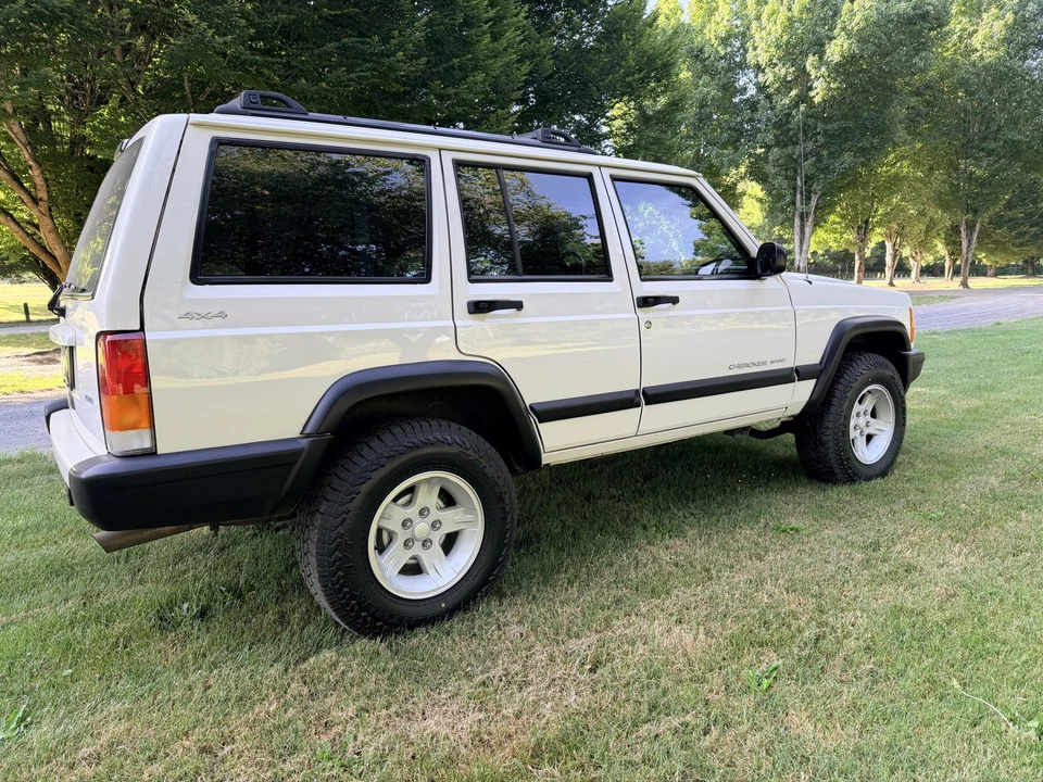 2001 Jeep XJ Cherokee - Image 11 of 31