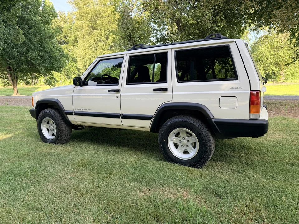 2001 Jeep XJ Cherokee - Image 17 of 31