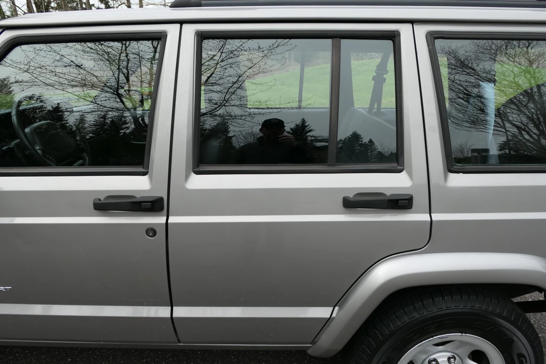 2001 Jeep XJ Cherokee - Image 26 of 31