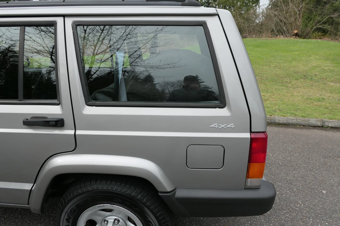 2001 Jeep XJ Cherokee - Image 27 of 31