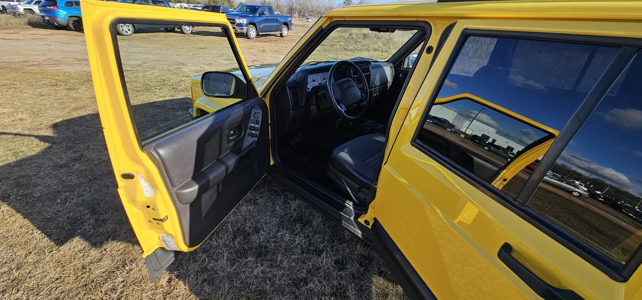2001 Jeep XJ Cherokee - Image 31 of 31