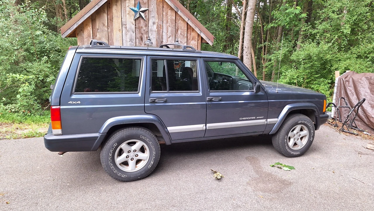 2001 Jeep XJ Cherokee - Image 15 of 31