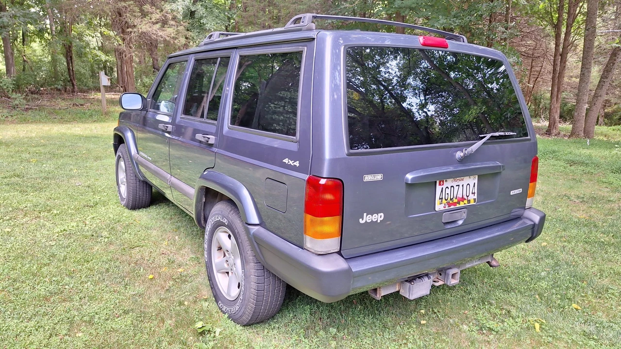 2001 Jeep XJ Cherokee - Image 9 of 31