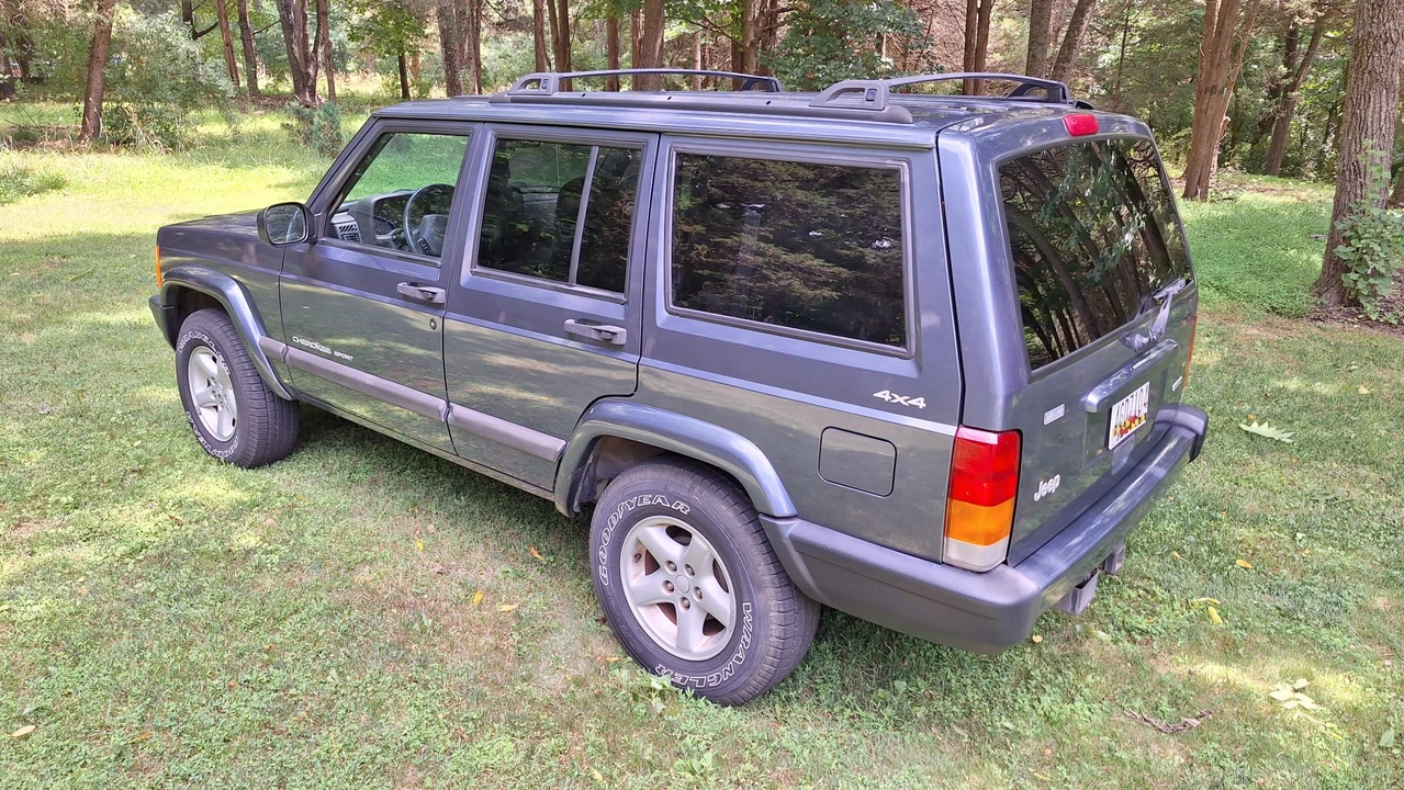 2001 Jeep XJ Cherokee - Image 8 of 31
