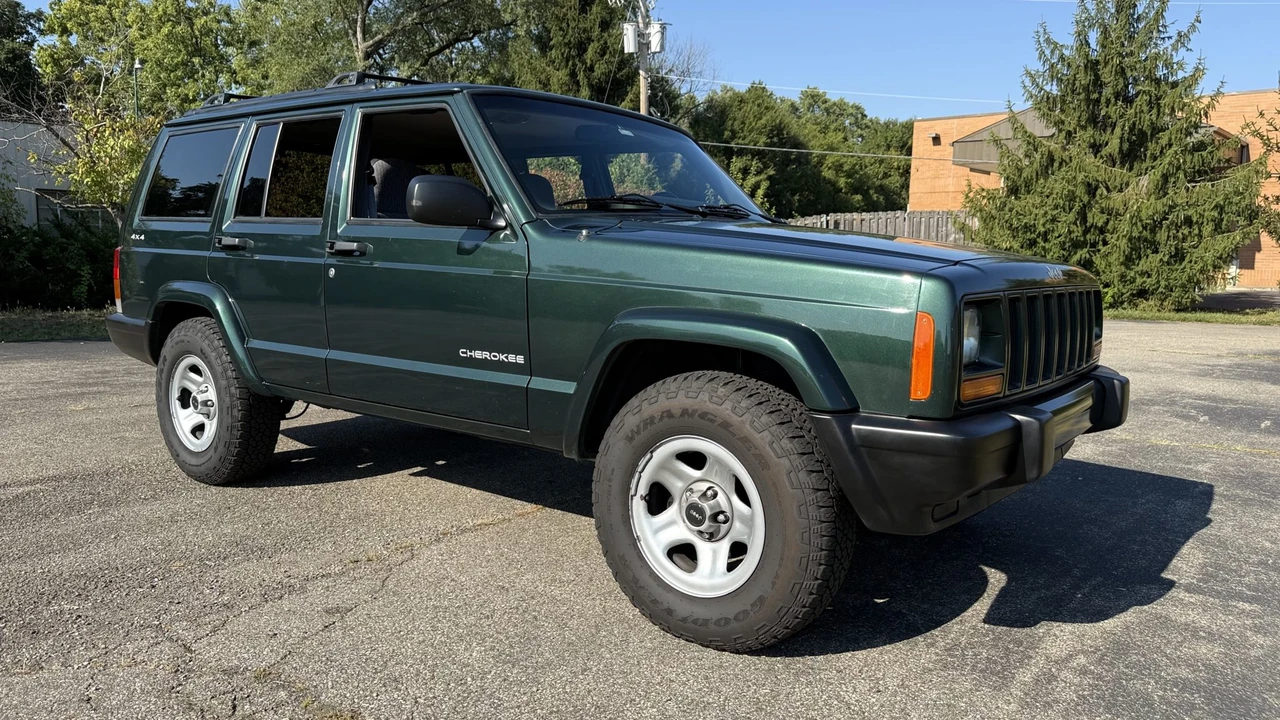 2001 Jeep XJ Cherokee - Image 11 of 31