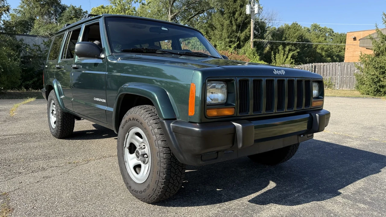 2001 Jeep XJ Cherokee - Image 9 of 31