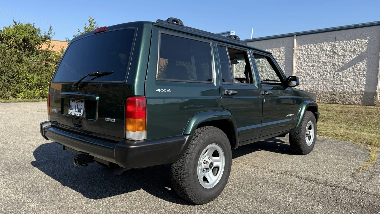2001 Jeep XJ Cherokee - Image 18 of 31