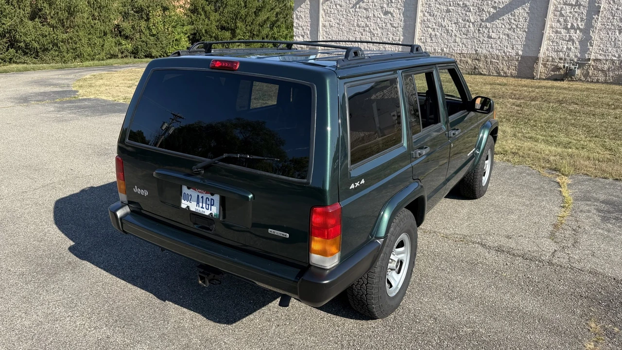 2001 Jeep XJ Cherokee - Image 19 of 31