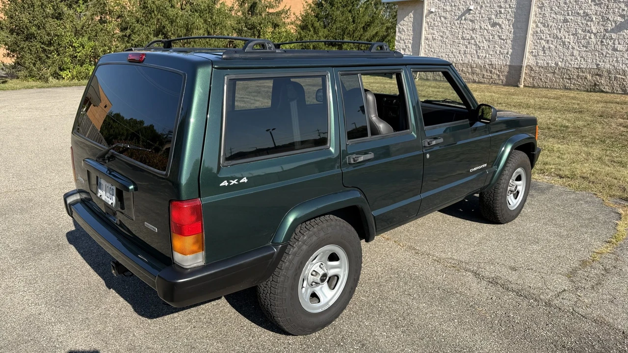 2001 Jeep XJ Cherokee - Image 17 of 31