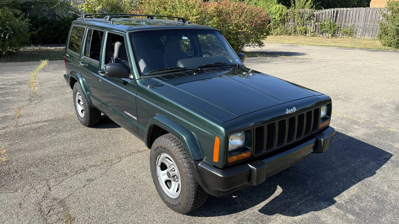 2001 Jeep XJ Cherokee - Image 10 of 31
