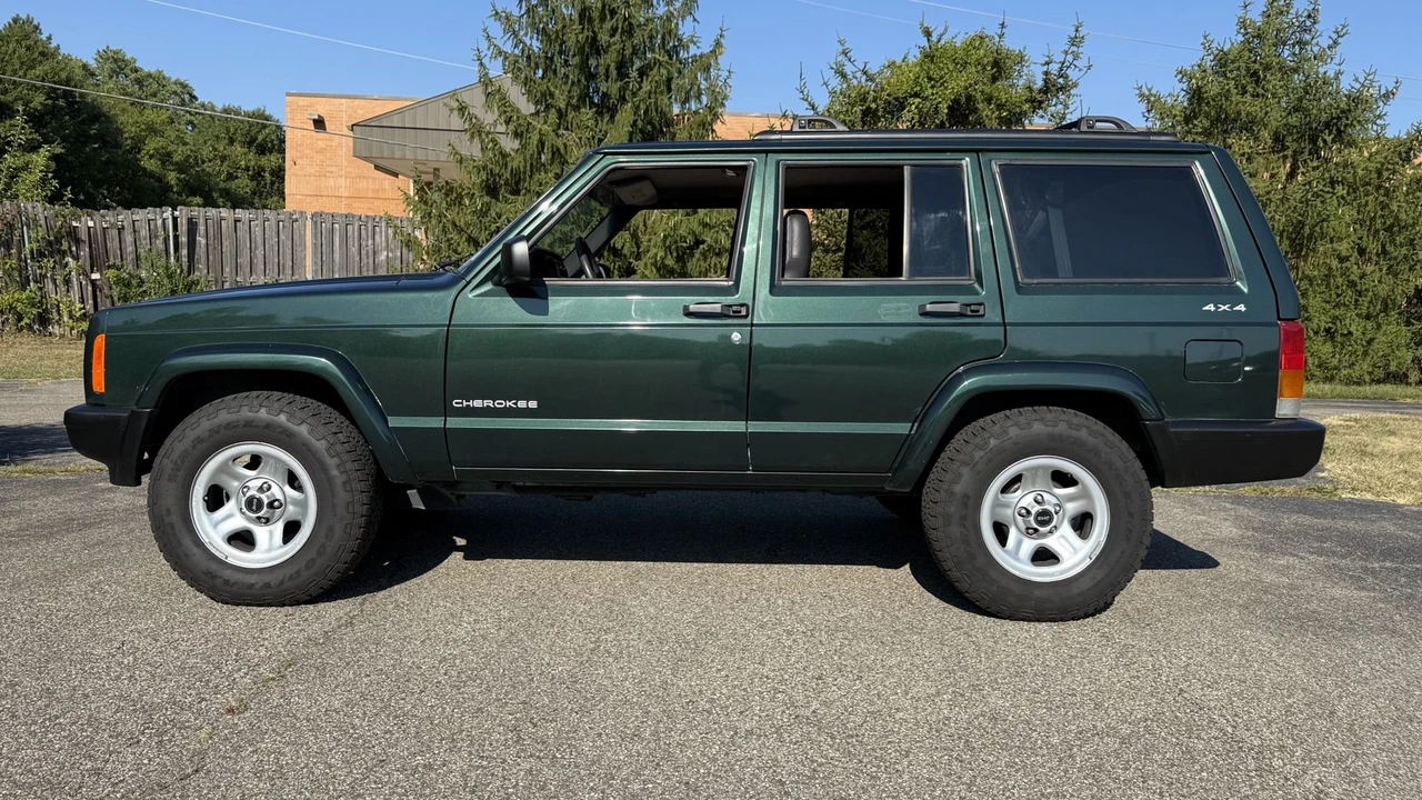 2001 Jeep XJ Cherokee - Image 30 of 31