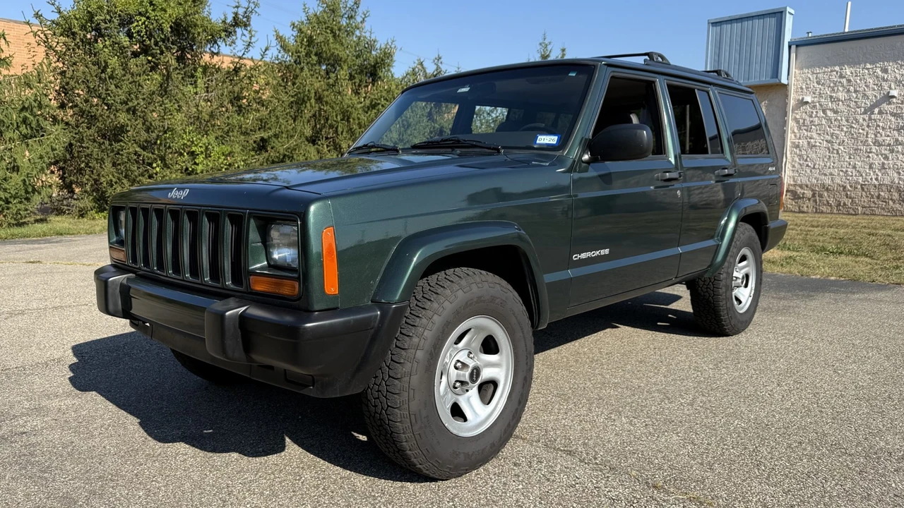 2001 Jeep XJ Cherokee - Image 3 of 31