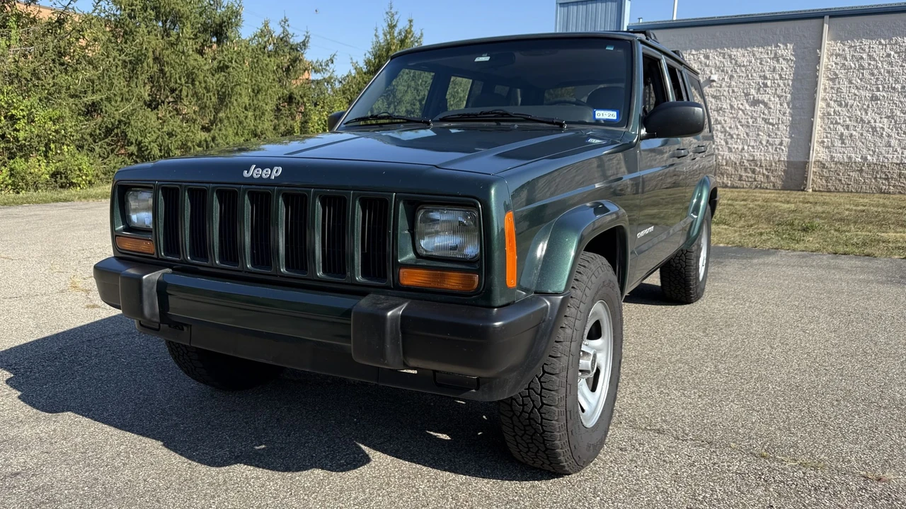 2001 Jeep XJ Cherokee - Image 6 of 31