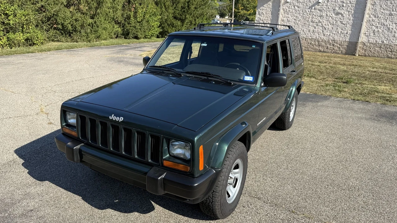 2001 Jeep XJ Cherokee - Image 5 of 31
