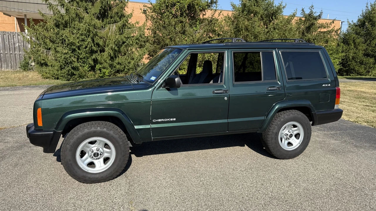 2001 Jeep XJ Cherokee - Image 31 of 31