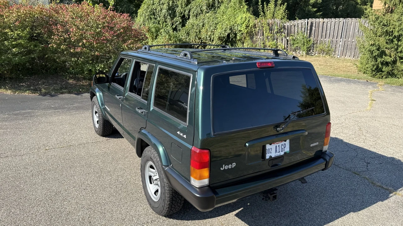 2001 Jeep XJ Cherokee - Image 23 of 31