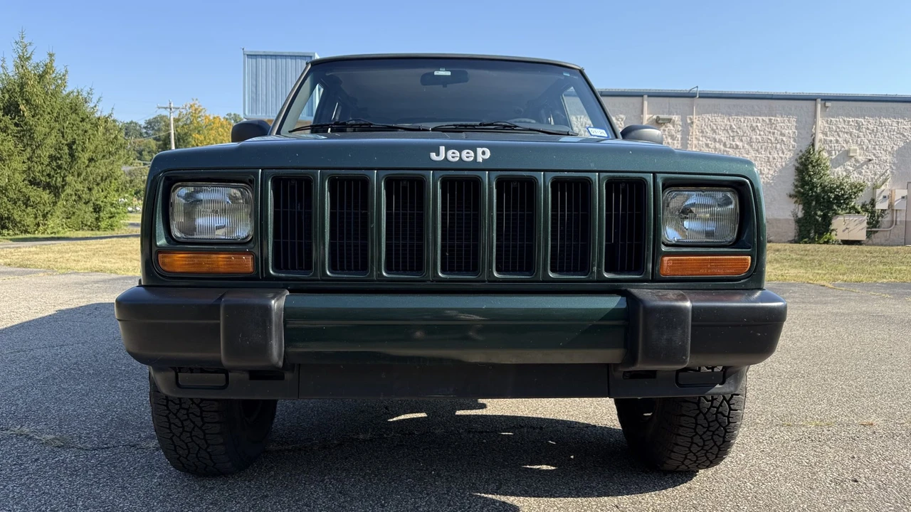 2001 Jeep XJ Cherokee - Image 8 of 31