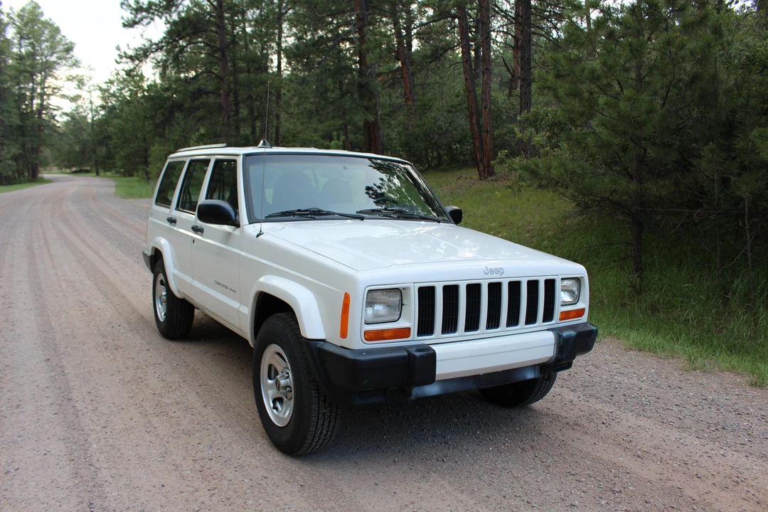 2001 Jeep XJ Cherokee - Image 2 of 31