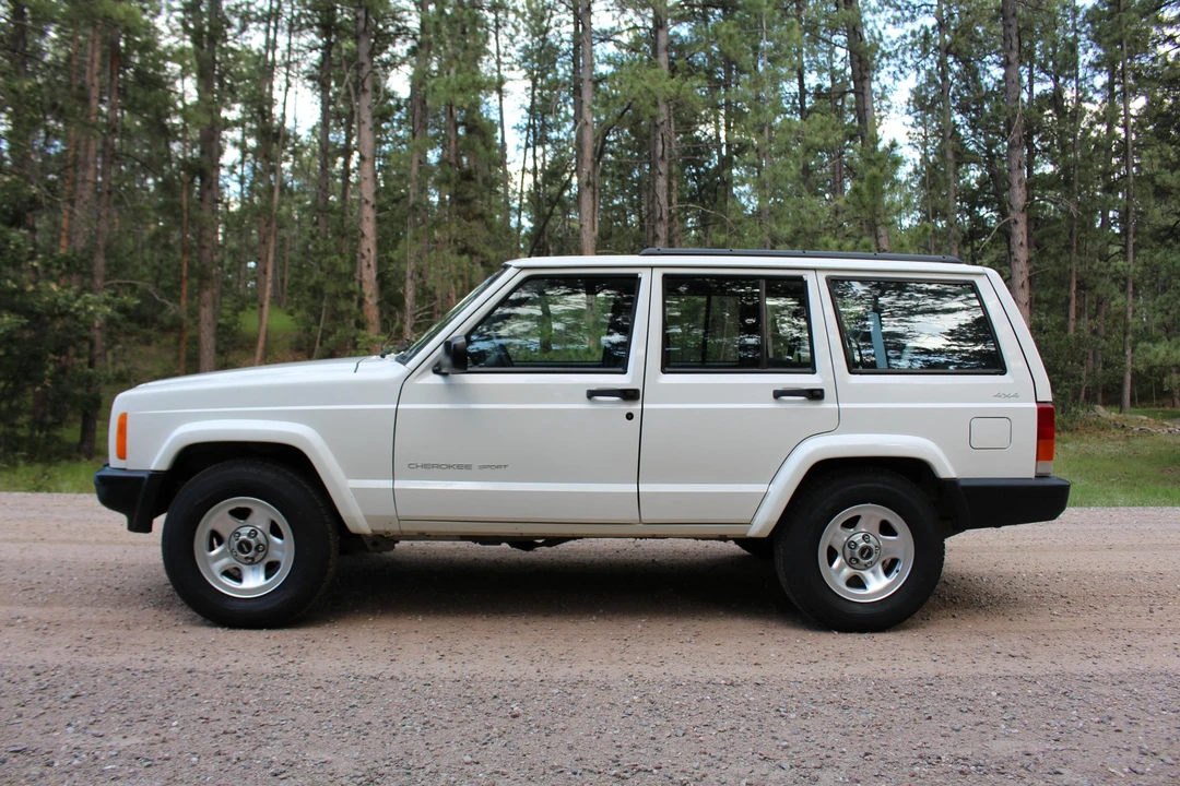 2001 Jeep XJ Cherokee - Image 5 of 31