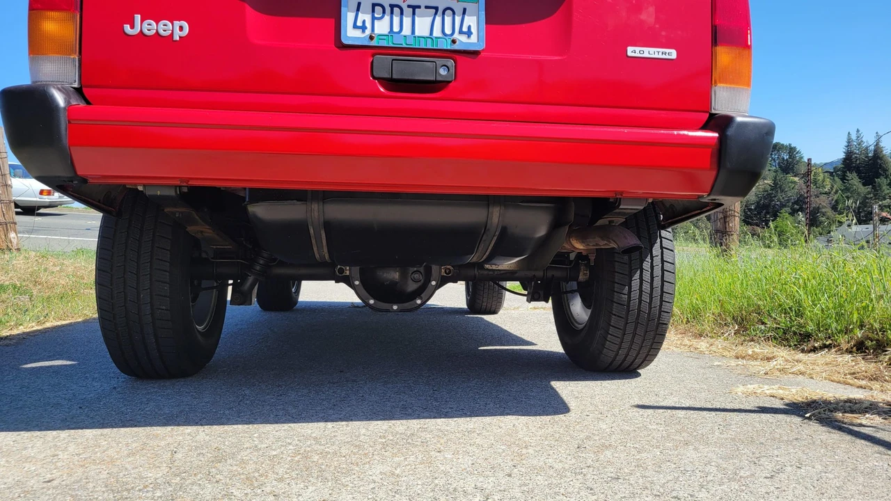 2001 Jeep XJ Cherokee - Image 24 of 31