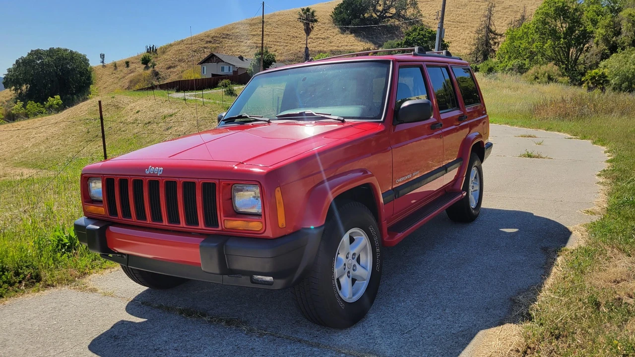 2001 Jeep XJ Cherokee - Image 2 of 31
