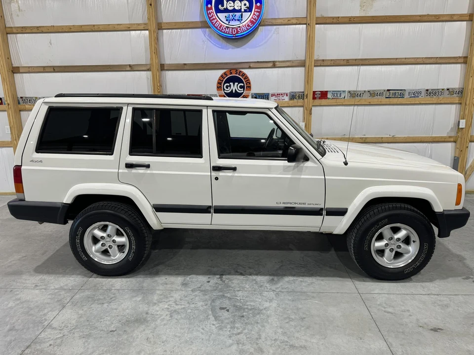2001 Jeep XJ Cherokee - Image 2 of 31