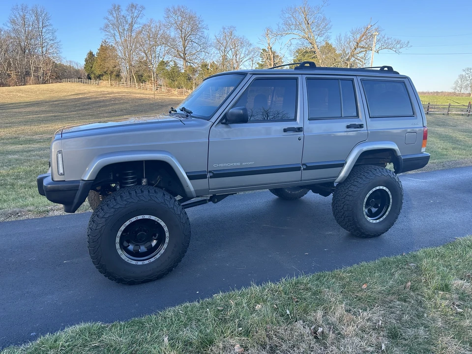 2001 Jeep XJ Cherokee - Image 2 of 31