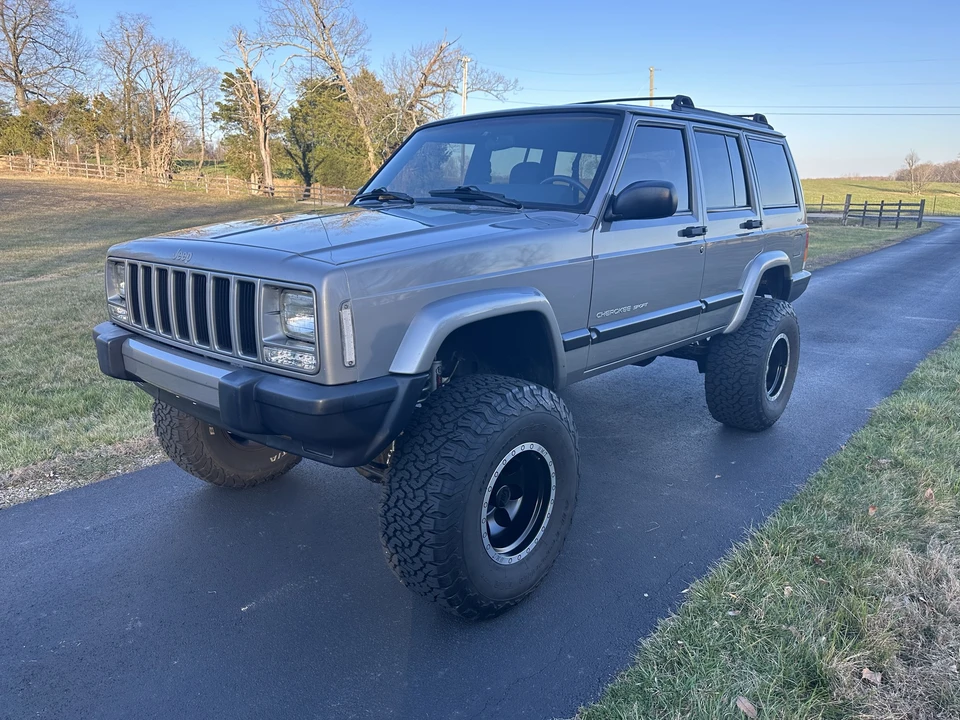 2001 Jeep XJ Cherokee - Image 3 of 31