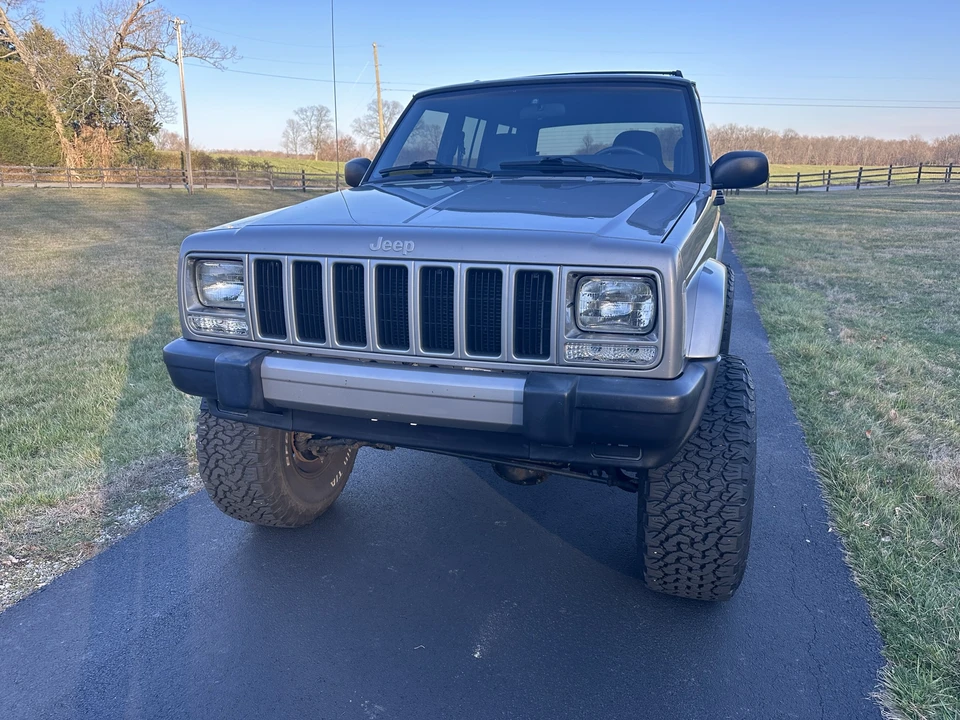2001 Jeep XJ Cherokee - Image 5 of 31